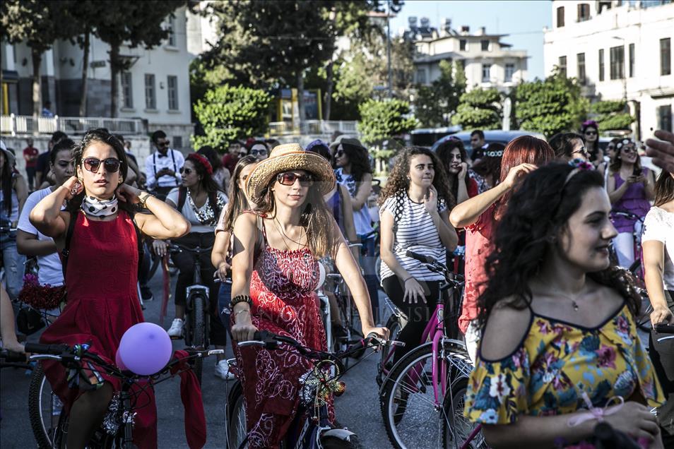 "Süslü Kadınlar Bisiklet Turu" 
