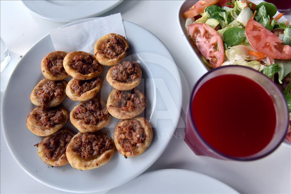 Bu ilçede bir porsiyon lahmacun en az 12 adet