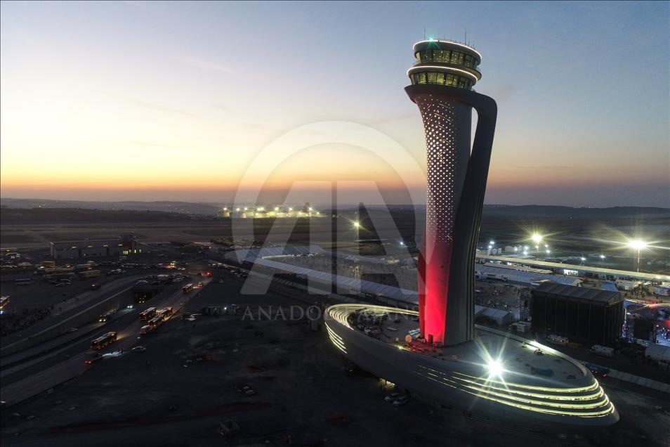 Torre de control del nuevo aeropuerto de Estambul