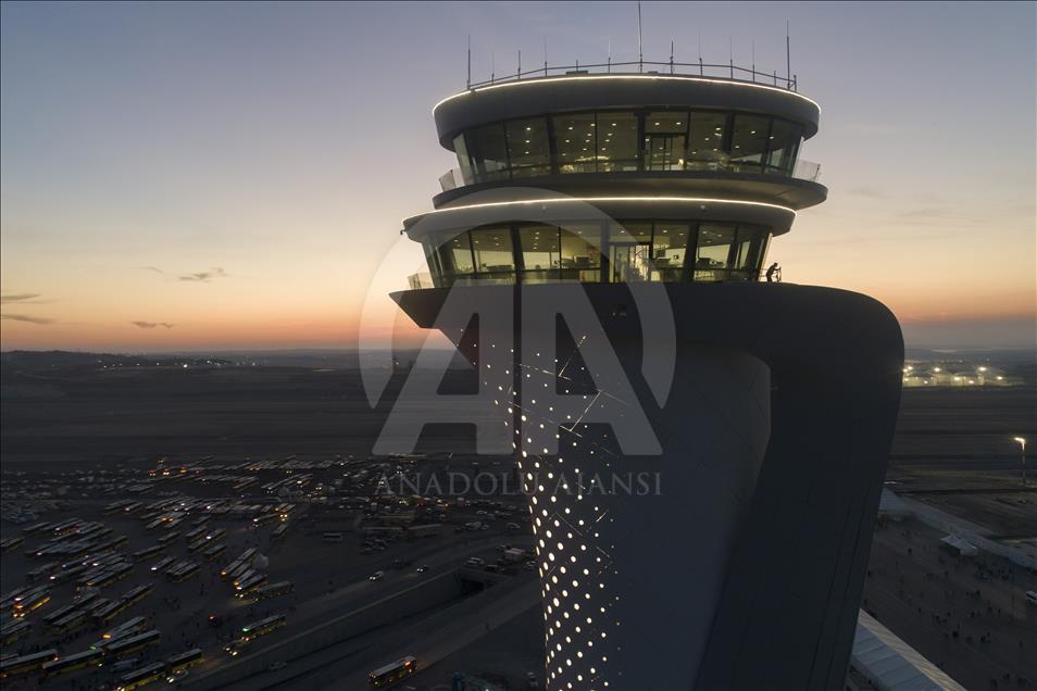 Torre de control del nuevo aeropuerto de Estambul