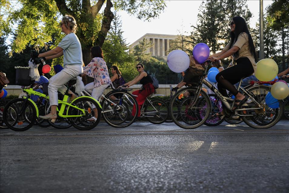 'Fancy Women Bike Ride' in Turkey