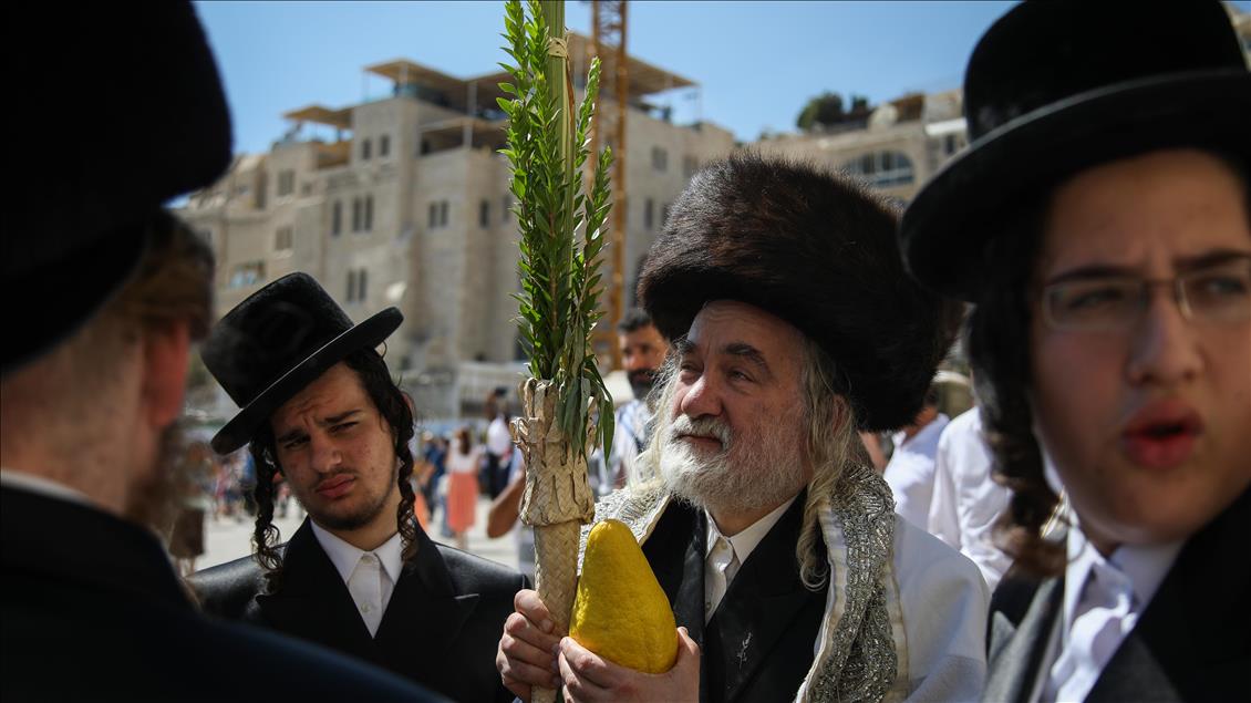 Yahudiler, Sukot'u kutluyor
