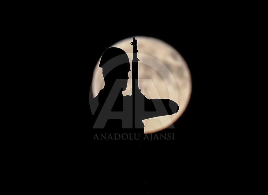 Luna llena sobre Ankara
