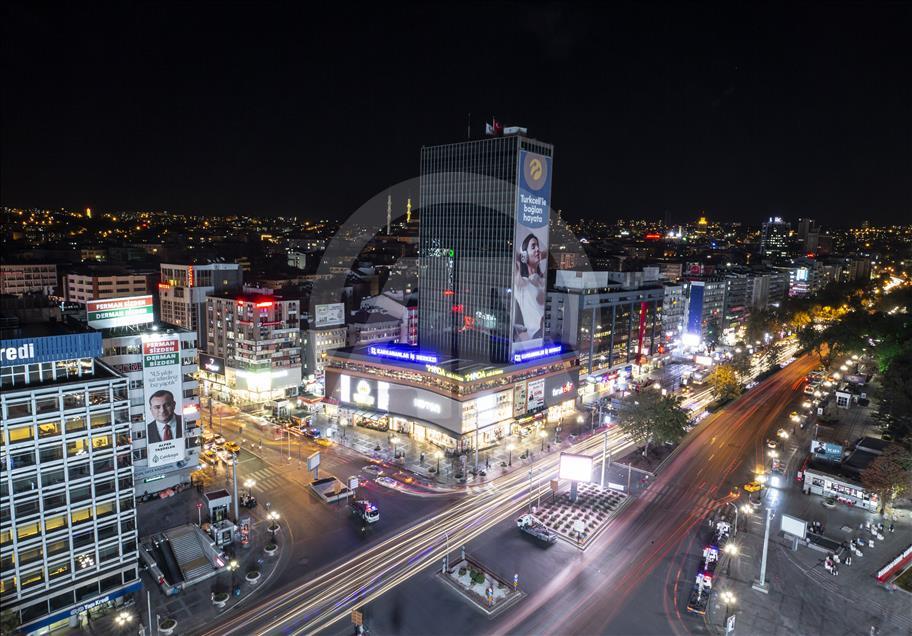 Gemerlap Ankara pada malam hari