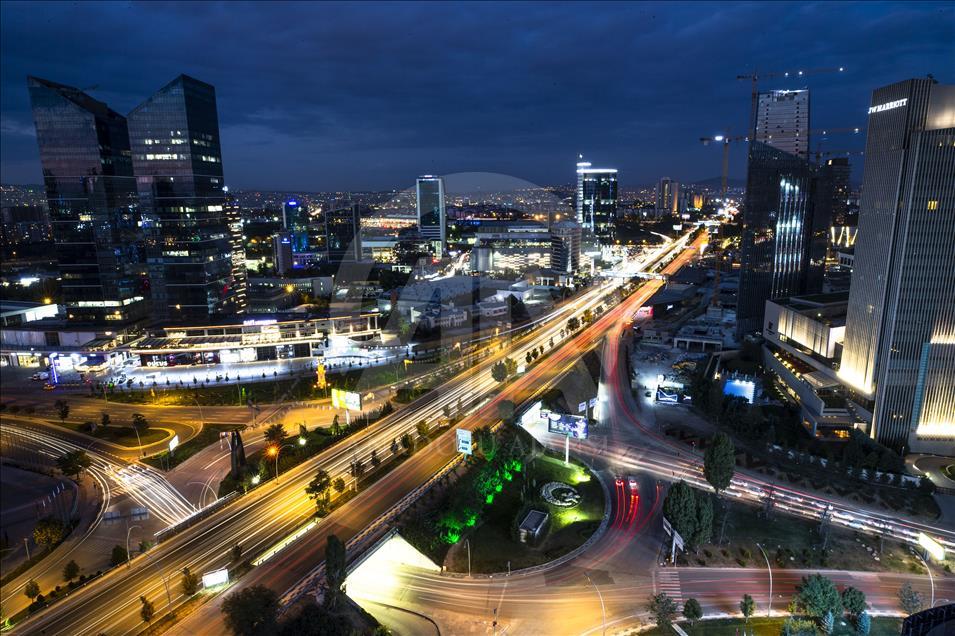 Gemerlap Ankara pada malam hari