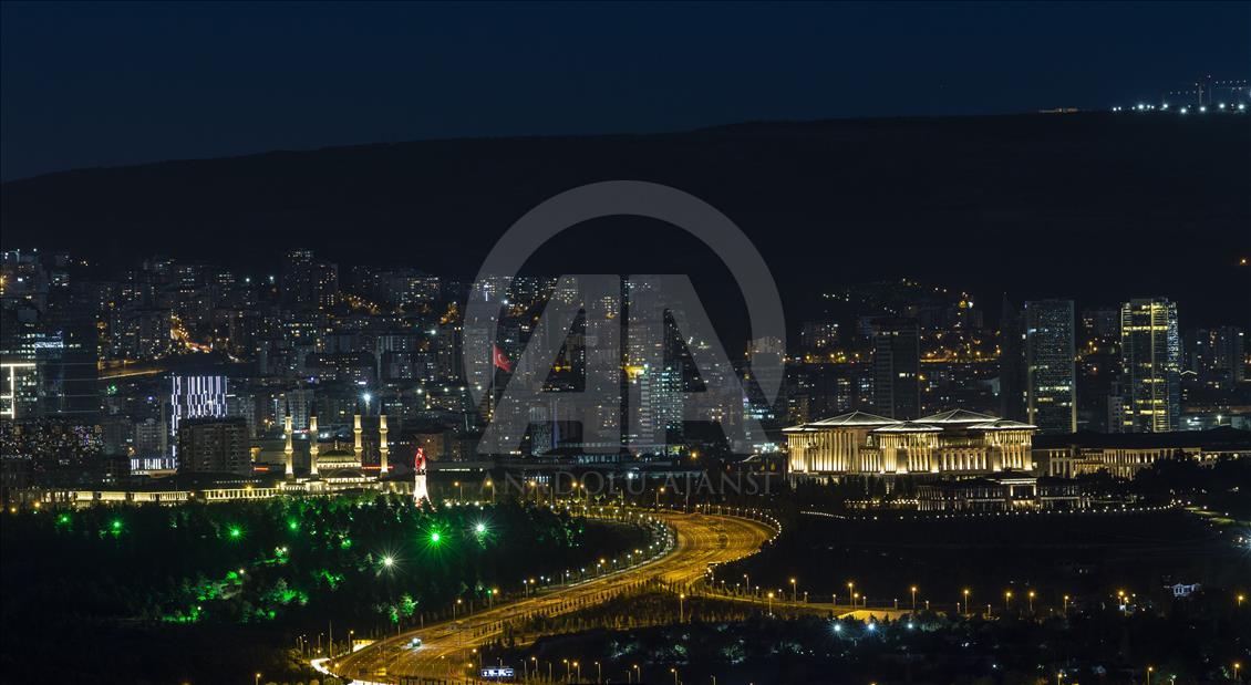 Gemerlap Ankara pada malam hari