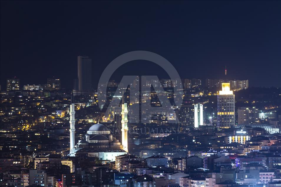 Gemerlap Ankara pada malam hari