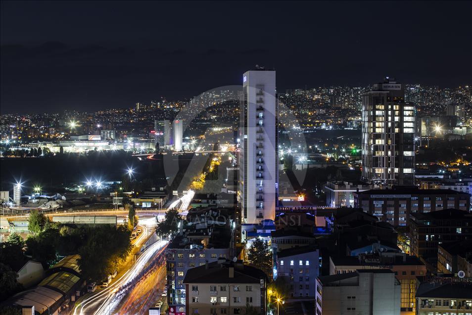 Gemerlap Ankara pada malam hari