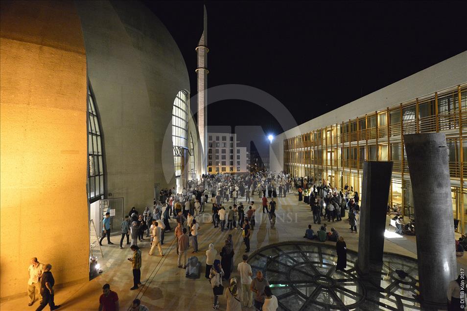 DİTİB Merkez Camisi Köln'ün sembolleri arasına girdi