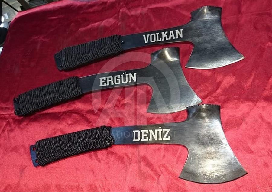 Kemeraltı'nın demircisi ürünlerini internetten satıyor