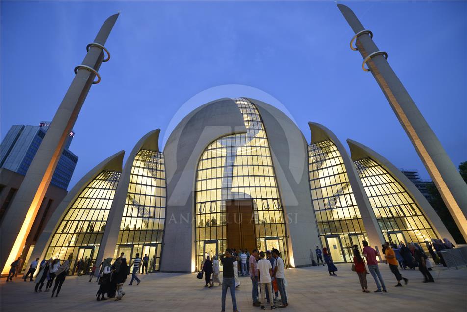 DİTİB Merkez Camisi Köln'ün sembolleri arasına girdi