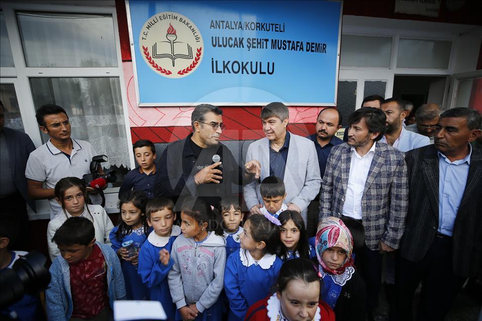 Köy okulunun duvarına sanatsal dokunuş
