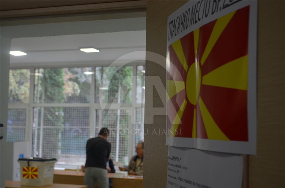 Fillon votimi për referendumin në Maqedoni