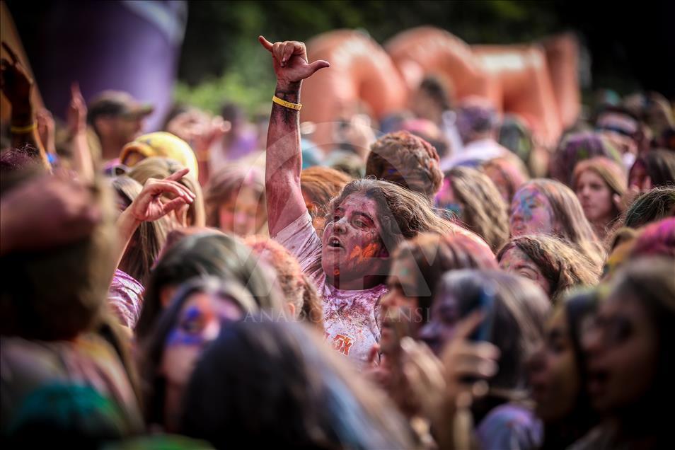 Carrera Color Sky 5K en Bursa, Turquía