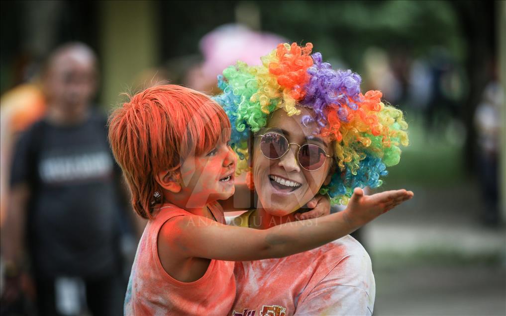 Carrera Color Sky 5K en Bursa, Turquía
