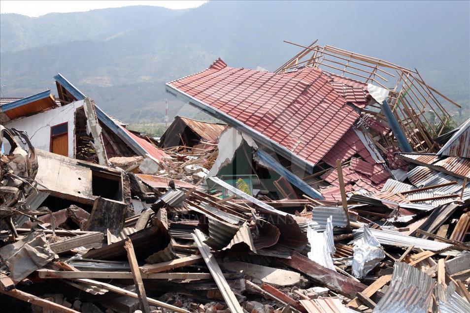 Indonesia: Death toll rising, survivors face shortages