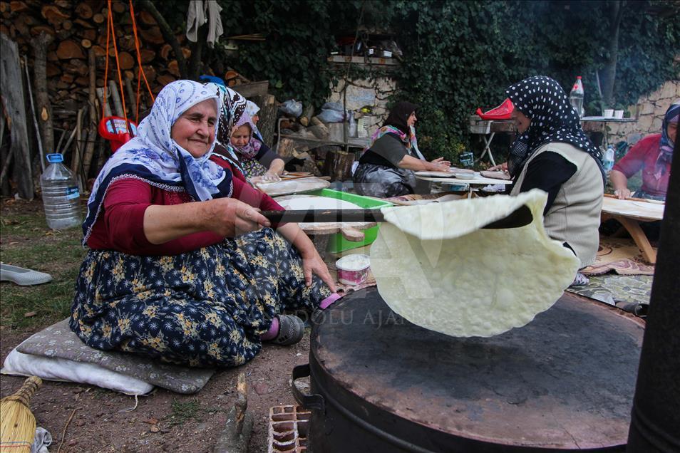Kadınların "imece" usulü kış hazırlığı telaşı