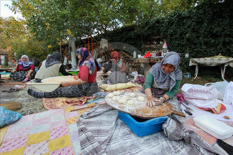 Kadınların "imece" usulü kış hazırlığı telaşı