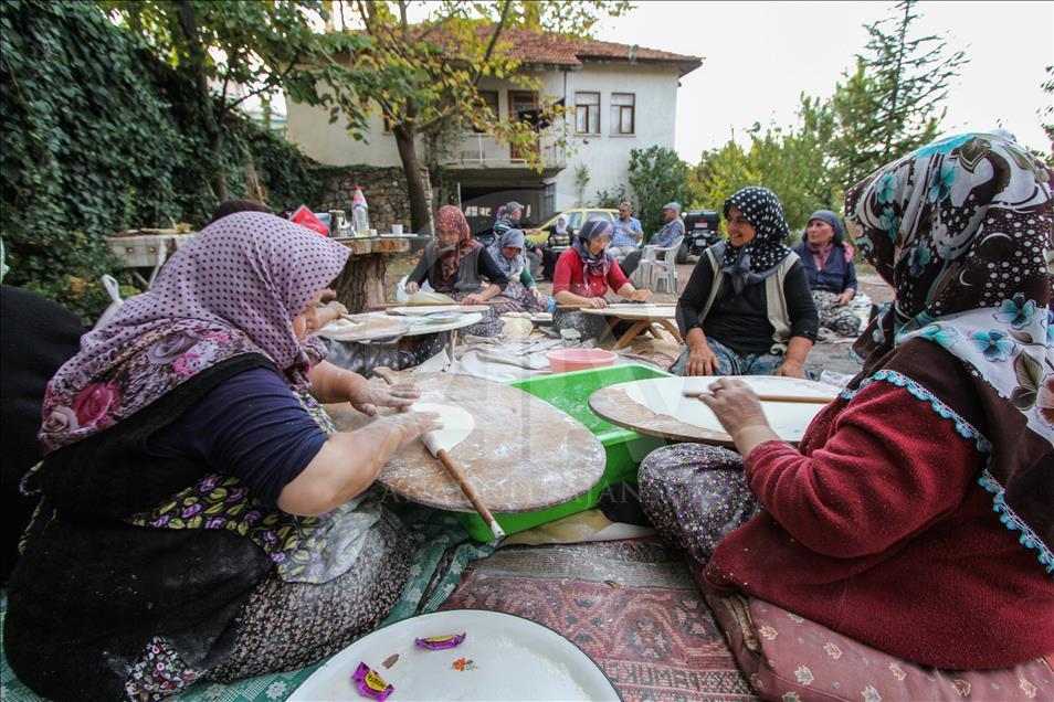 Kadınların "imece" usulü kış hazırlığı telaşı
