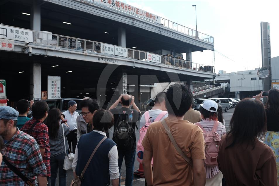 Dünyanın en büyük balık pazarı Tsukiji tarihi mekanına veda etti