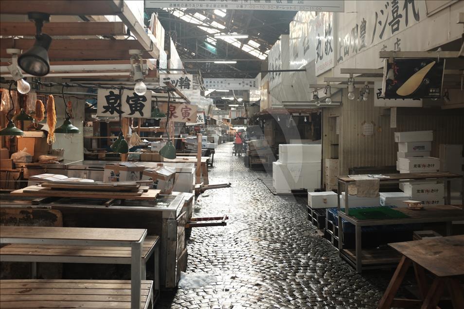 В Токио переносят самый крупный рыбный рынок мира
