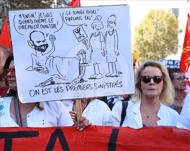 Demonstration against French government in Paris