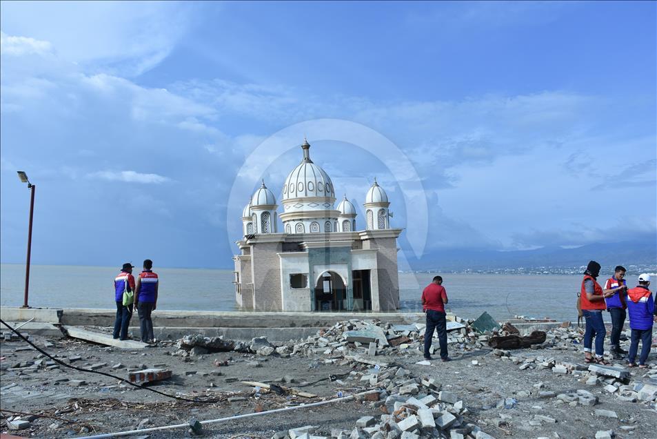 Posljedice zemljotresa i cunamija i dalje vidljive: "Plutajuća" džamija u Indoneziji
 