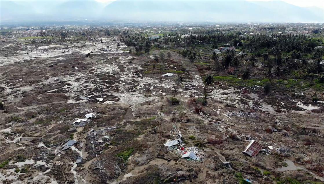 IHH filmon nga ajri rrënojat pas tërmetit dhe cunamit në Indonezi

