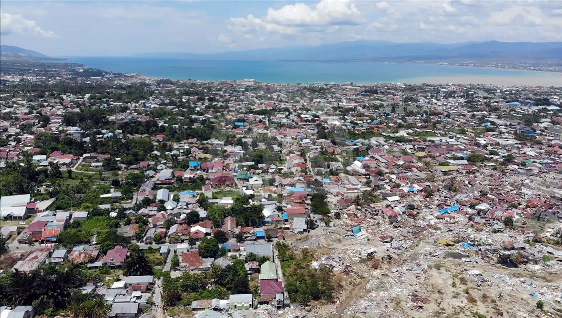 IHH filmon nga ajri rrënojat pas tërmetit dhe cunamit në Indonezi
