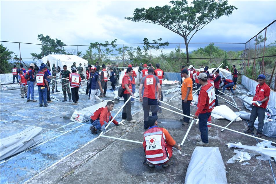 Турция оказывает помощь пострадавшим в Индонезии
