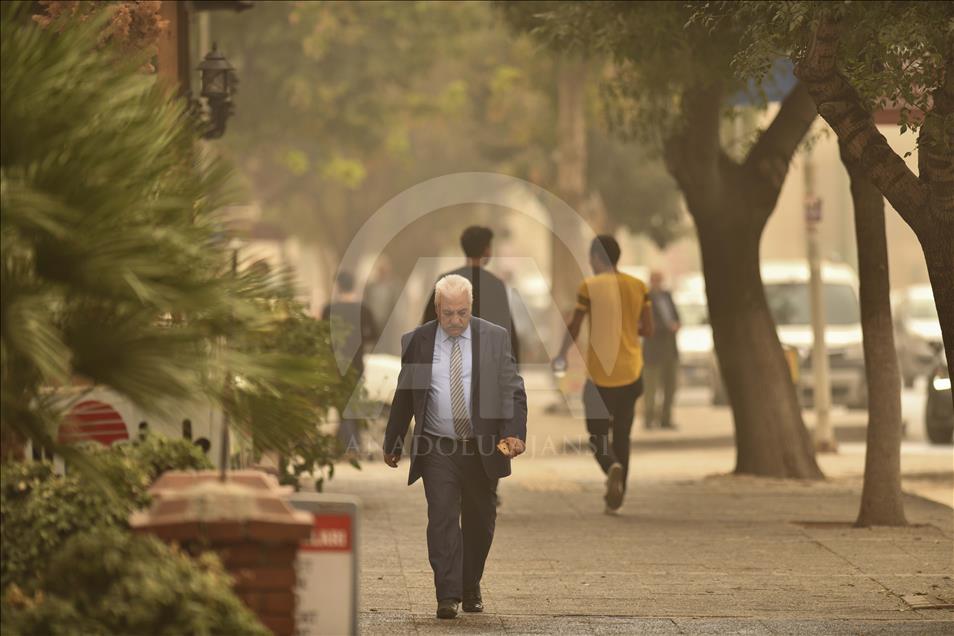 Toz bulutu Gaziantep'te yaşamı olumsuz etkiliyor