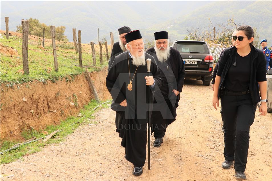 بطريرك الأرثوذكس بإسطنبول يزور كنيسة مهجورة في "سامصون"
