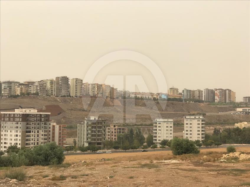 Toz bulutu Gaziantep ve Şanlıurfa'da yaşamı olumsuz etkiliyor