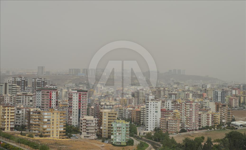 Toz bulutu Gaziantep ve Şanlıurfa'da yaşamı olumsuz etkiliyor