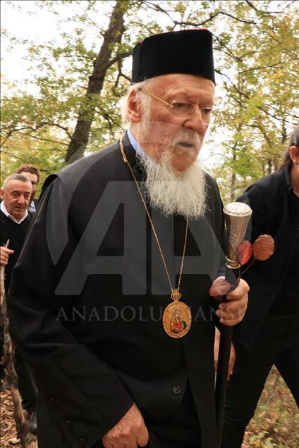 بطريرك الأرثوذكس بإسطنبول يزور كنيسة مهجورة في "سامصون"
