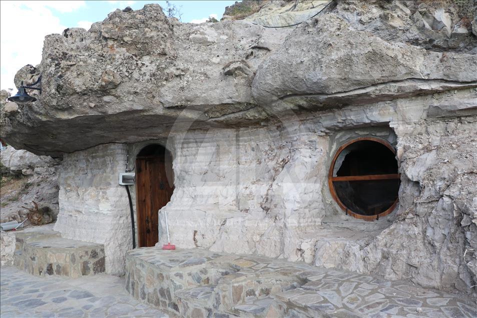 Kaya evlerde 3 bin 200 yıl öncesine yolculuk
