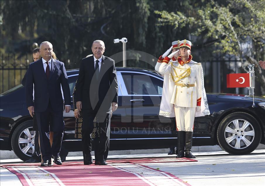 Erdoğan pritet me ceremoni zyrtare nga homologu moldav