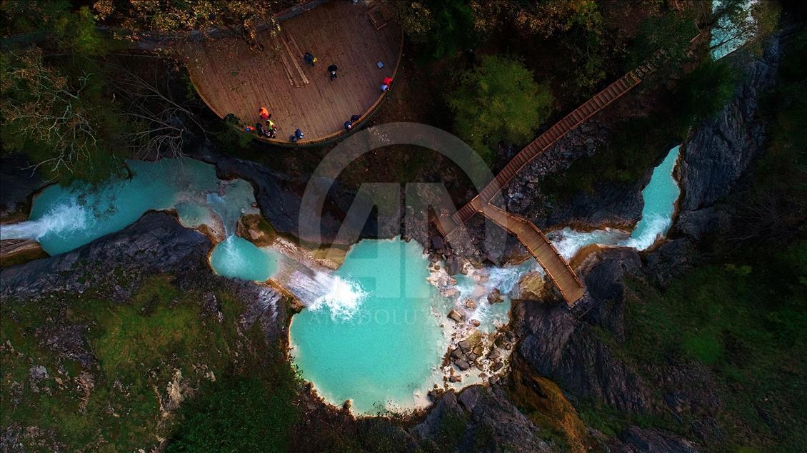 Lago azul en Giresun, Turquía