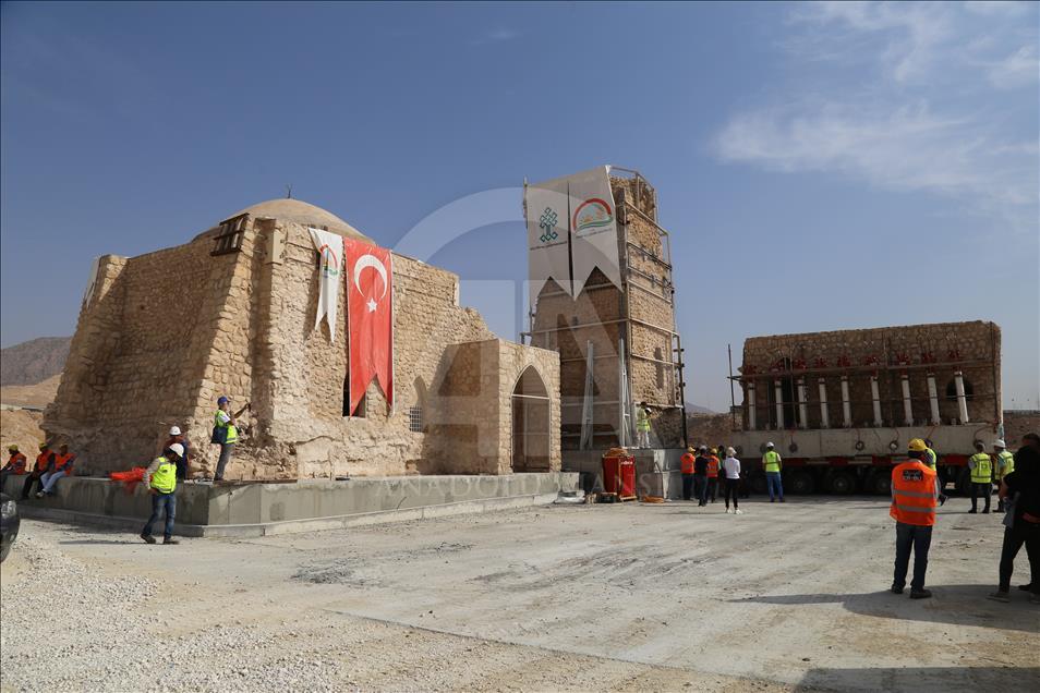 Tarihi İmam Abdullah Zaviyesi'nin eyvanı taşındı
