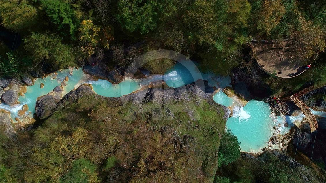 Lago azul en Giresun, Turquía