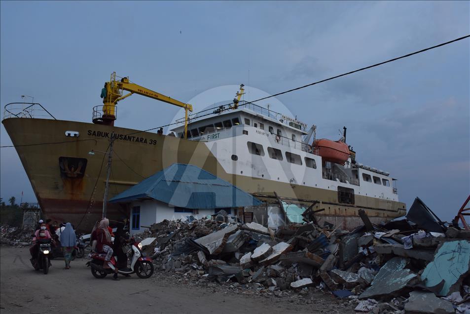 Indonezi, 2.103 të vdekur nga tërmeti dhe cunami