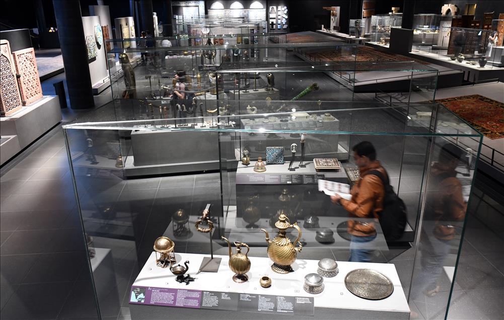 متحف اللوفر.. نصف معروضاته آثار إسلامية 