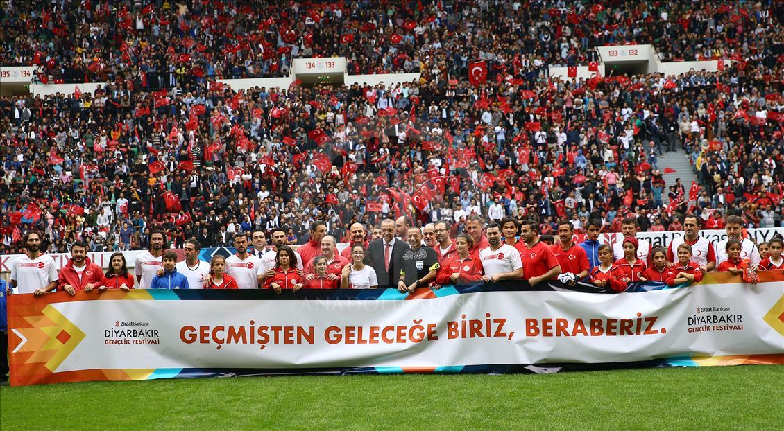 Turkish president on Saturday stood out against ethnic discrimination in the country during his speech to a gathering in an opening ceremony of a Stadium in Diyarbakir, southeastern Turkey. 