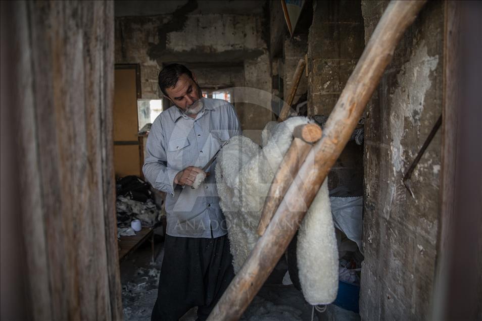 Urfa'nın "son kürkçüleri" zamana direniyor