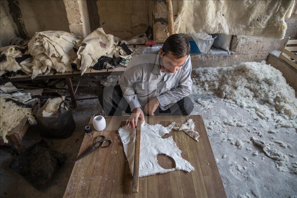 Urfa'nın "son kürkçüleri" zamana direniyor