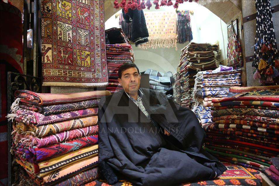 Urfa'nın "son kürkçüleri" zamana direniyor