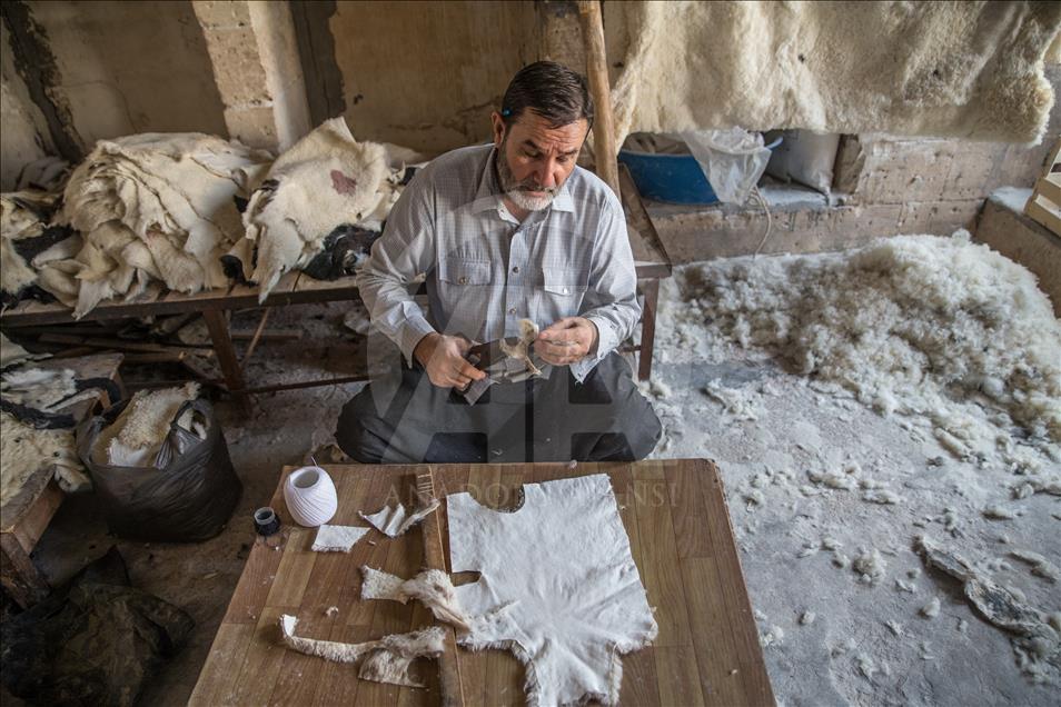 Urfa'nın "son kürkçüleri" zamana direniyor