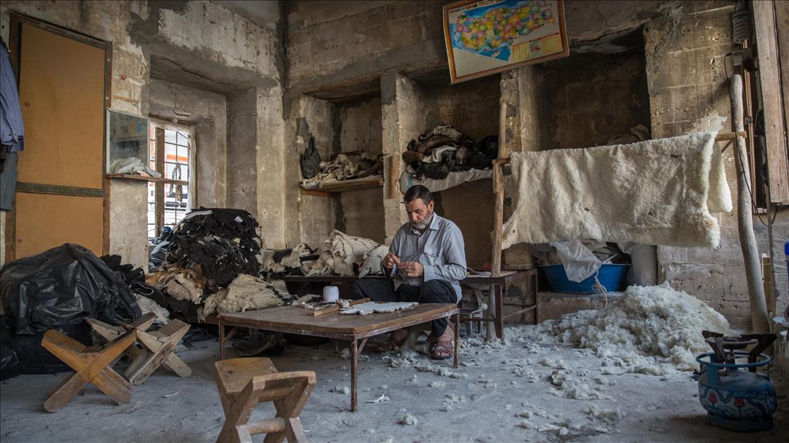 Urfa'nın "son kürkçüleri" zamana direniyor