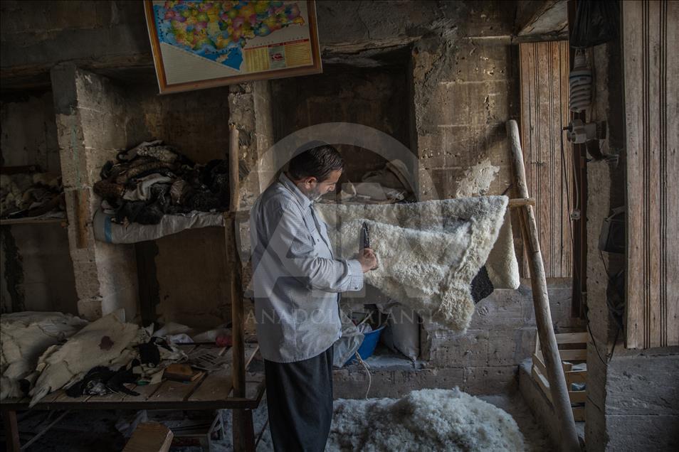 Urfa'nın "son kürkçüleri" zamana direniyor