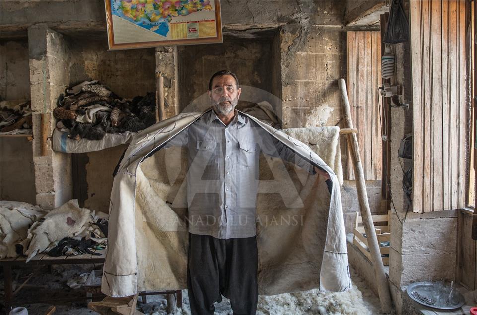 Urfa'nın "son kürkçüleri" zamana direniyor